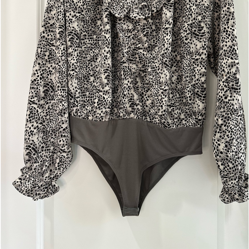 Leopard balloon sleeve ruffle bodysuit